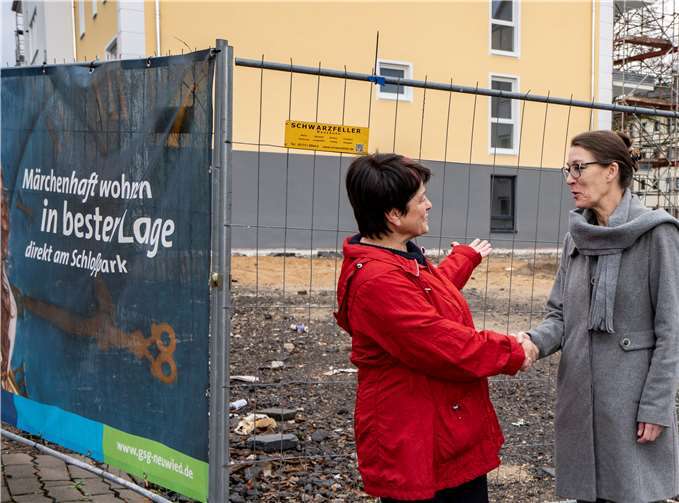 Die Vertreterin der GSG, Anja Lorenz (rechts), und die stellvertretende Fraktionsvorsitzende der Neuwieder SPD, Hannelore Gröhbühl, bei ihrem Besuch vor Ort. privat