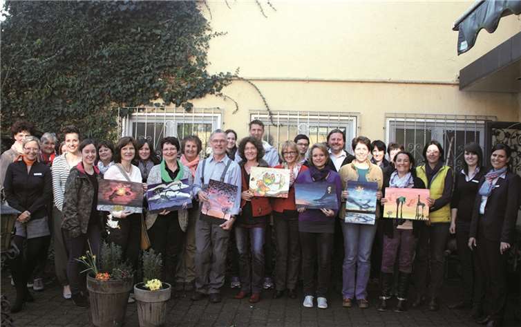 Die Vertreterinnen der Genossenschaftsbanken, Pia Mohr, Nina Bernd und Kathleen Gryschek, freuten sich über die tolle Unterstützung der Lehrer, die als Jury auf Ortsebene fungierten.privat