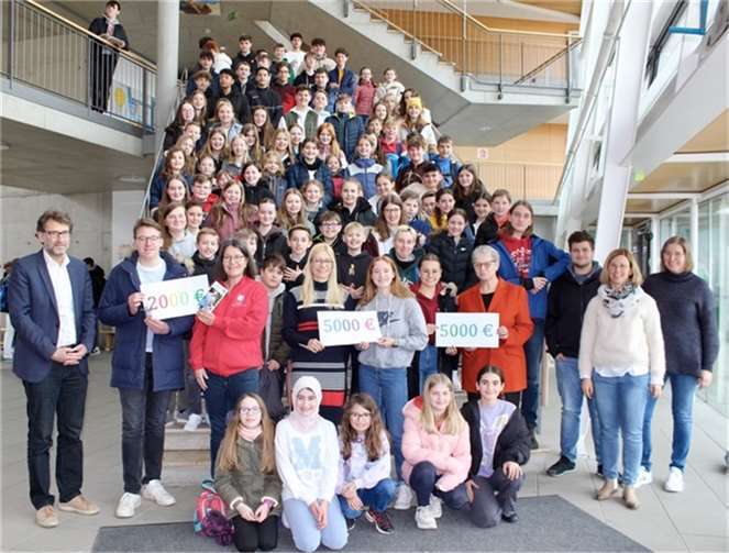 Die Vertreterinnen der Projekte konnten im Foyer des PJG begrüßt werden.  Foto: PJG