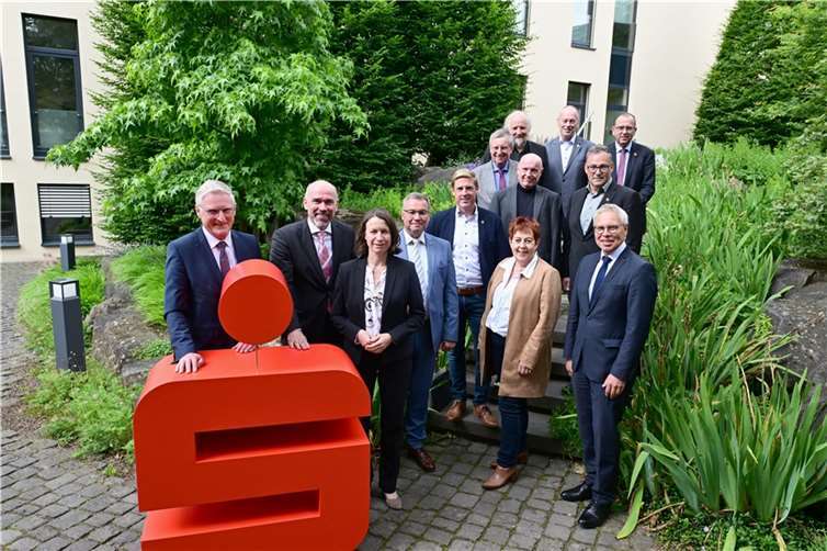 Die Verwaltungsräte der Kreissparkasse Ahrweiler freuten sich über ihre Auszeichnungen.  Foto: Ahr-Foto / Martin Gausmann