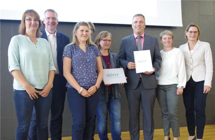 Die VetreterInnen der St. Stephanus-Realschule plus Nachtsheim freuten sich über die Auszeichnung. privat