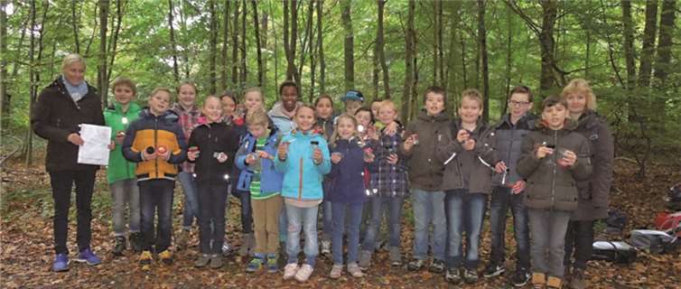 Die Viertklässler aus Merzbach bei ihrer Expedition in den Rheinbacher Stadtwald.privat