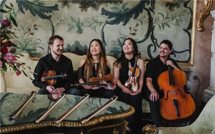 Die Violinistinnen Haruna Shinoyama und Lia Tang stammen aus Japan bzw. dem Vereinigten Königreich, Bratschist Martin Moriarty aus Irland und Cellist Guilherme Moraes aus Brasilien.. Foto: Villa Musica Rheinland-Pfalz