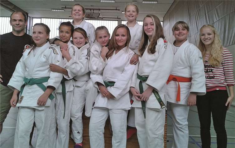 Die Vizebezirksmannschaftsmeister U15 weiblich JC Hennef. privat