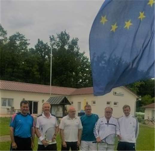 Die Vizemeister bei den Herren 60 (v. l.): Rainer Konrath, Hans-Werner Remy, Burkhard Jaeger, Wolfgang Hamm, Uli Gonsberg und Toni Schweitzer; es fehlen Reinhard Schröck und Ulli Scheyer.  privat