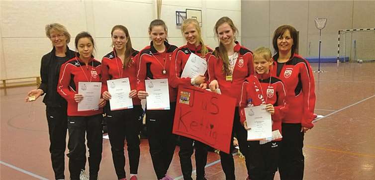 Die Vizemeister (v.l.n.r.) Victoria Rünz, Anne Klein, Heike Balmes, Lisa Steinhagen, Elke Thielen, Christiane und Mona Eichelsbacher, Laura Böckling, Tina Thielen.privat