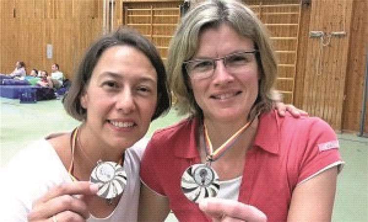Die Vizemeisterinnen Melanie Deurer und Maike Gausmann-Vollrath.privat