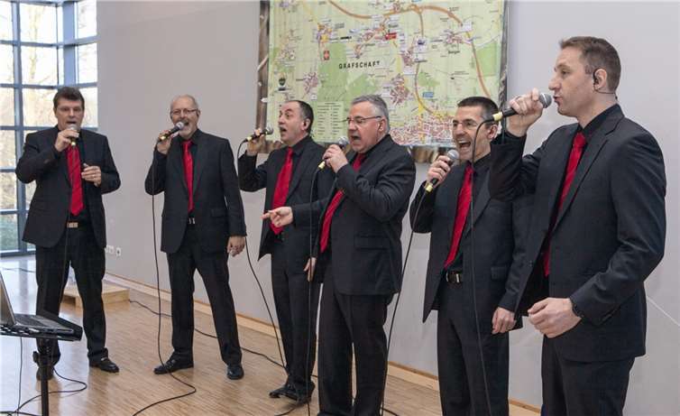 Die Vokalgruppe „Rondo Vocal“ erfreute die Gäste beim Neujahrsempfang des Team Grafschaft im Ringener Bürgerhaus mit einem ausgezeichneten Gesangsvortrag. VJ