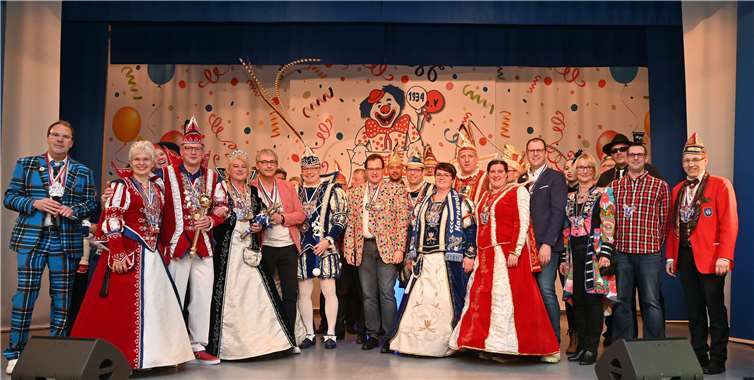 Die Volksbank RheinAhrEifel empfing in der Bausenberghalle in Niederzissen rund 200 Karnevalisten aus dem Brohltal, um gemeinsam die jecke Zeit zu feiern. Foto: Hans-Jürgen Vollrath Foto: Voba Niederzissen