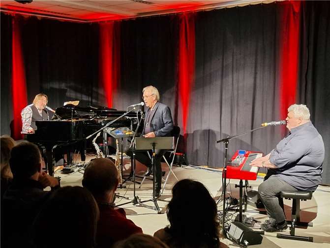 Die Vollblut-Musiker begeisterten im Linzer Martinus Gymnasium.  Fotos: AWi