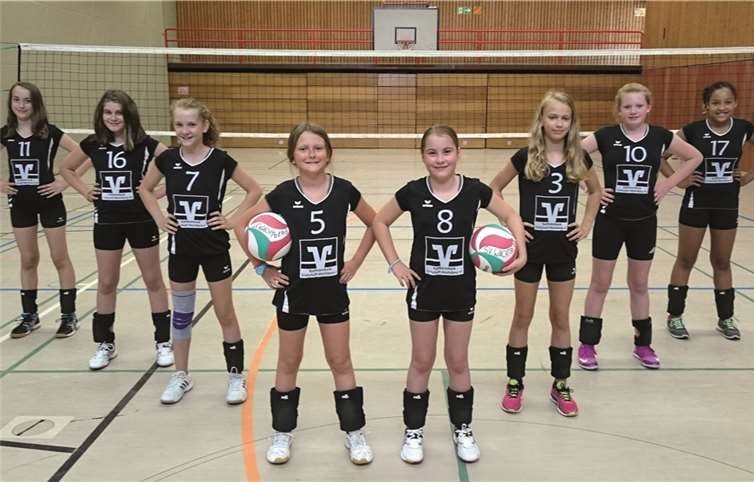 Die Volleyball-Wettkampfmannschaft der U 13 Mädchenprivat