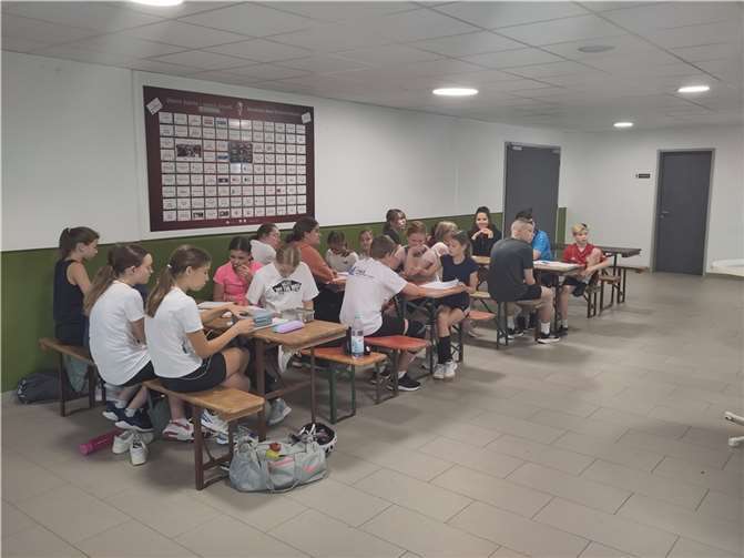 Die Volleyballabteilung des TV Vallendar veranstaltete einen Jugendschiedsrichter-Lehrgang.  Foto: privat