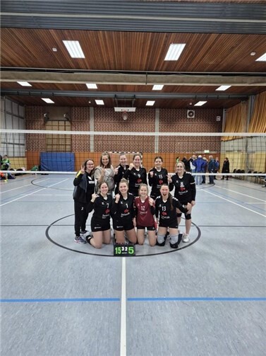 Die Volleyballdamen freuen sich über den ersten Sieg im neuen Jahr.  Foto: VfL