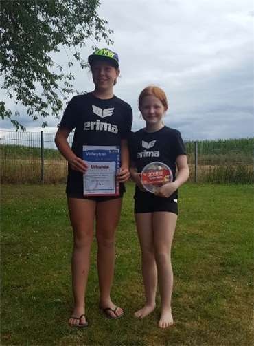 Die Volleyballerinnen der LAF Sinzig waren in Dernbach dabei.Fotos: LAFSinzig