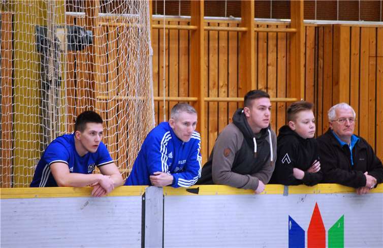 Die Vorbereitung hatte sich Bernd Pauly (Zweiter von links), Trainer der SG Elztal, anders vorgestellt.SK