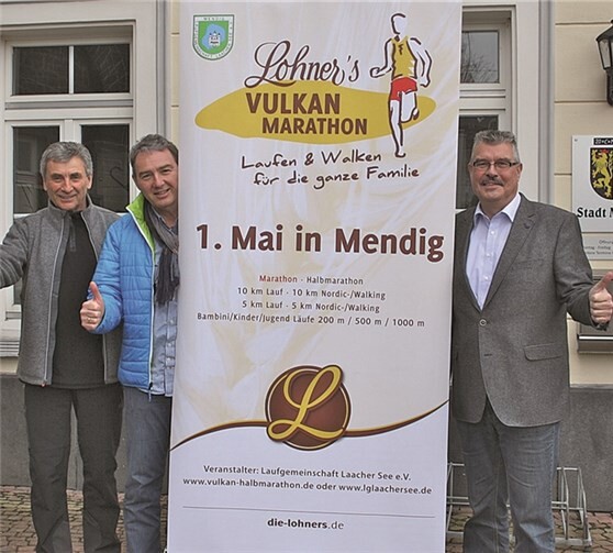 Die Vorbereitungen zum Lohner’s Vulkan-Marathon laufen auf Hochtouren, zu weiteren Gesprächen trafen sich Klaus Jahnz, Frank Schäfer und Hans-Peter Ammel. privat