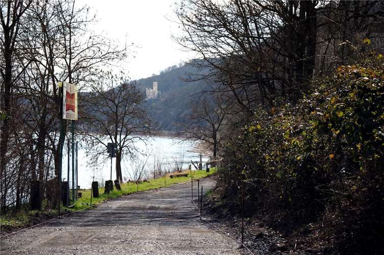 Die Vorbereitungsarbeiten für die anstehenden Asphaltierungsarbeiten auf dem Leinpfad zwischen Stolzenfels und Königsbach sind weitgehend abgeschlossen. Foto: (Stadt Koblenz / Ralph Emmerich
