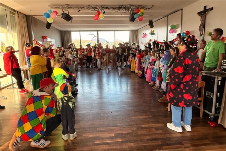 Die Vorführung der Prinzenlieder wurde von den Kindern mit großen Augen bestaunt.Foto: privat