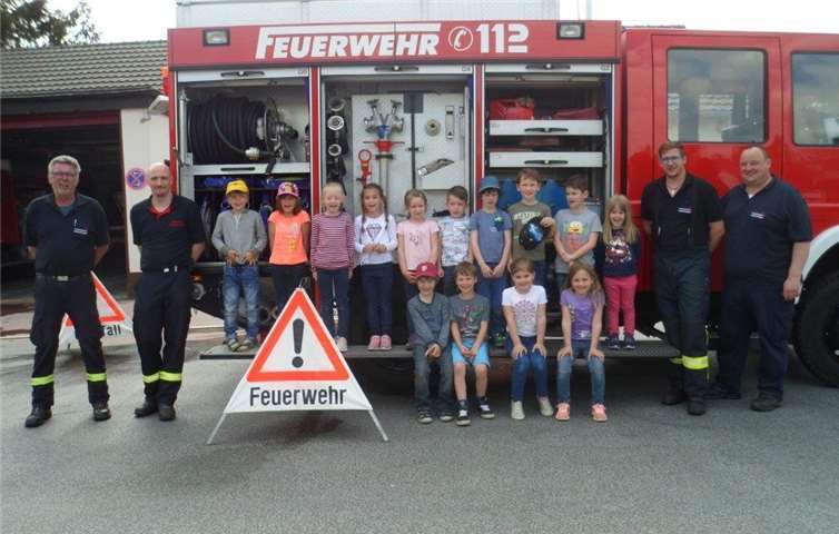 Die Vorschulkinder bekamen einen kleinen Einblick in den Aufgabenbereich der Feuerwehr. privat