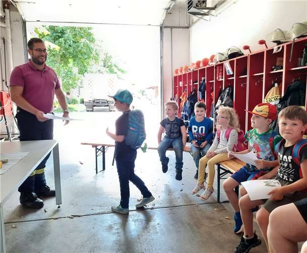 Die Vorschulkinder der Kita Krümelkiste in Ochtendung durften die Feuerwehr besuchen.Foto: privat
