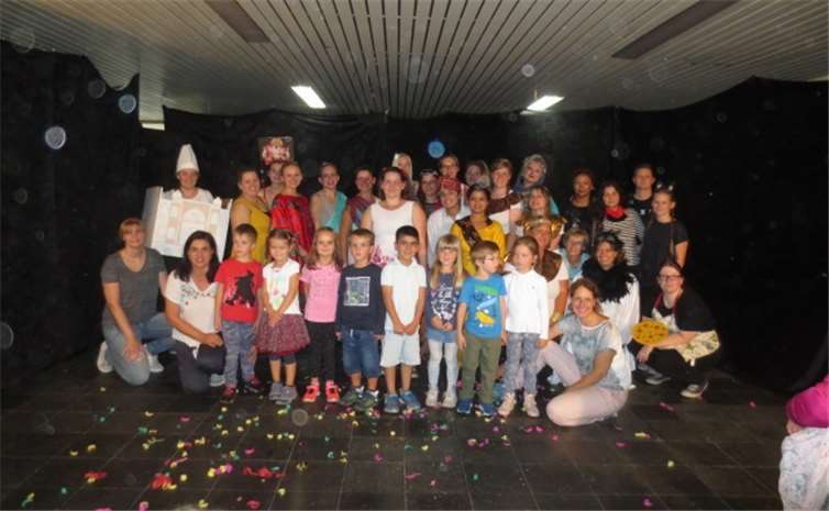 Die Vorschulkinder des Kindergartens Pusteblume besuchten das Musical „Madlenka“.  privat