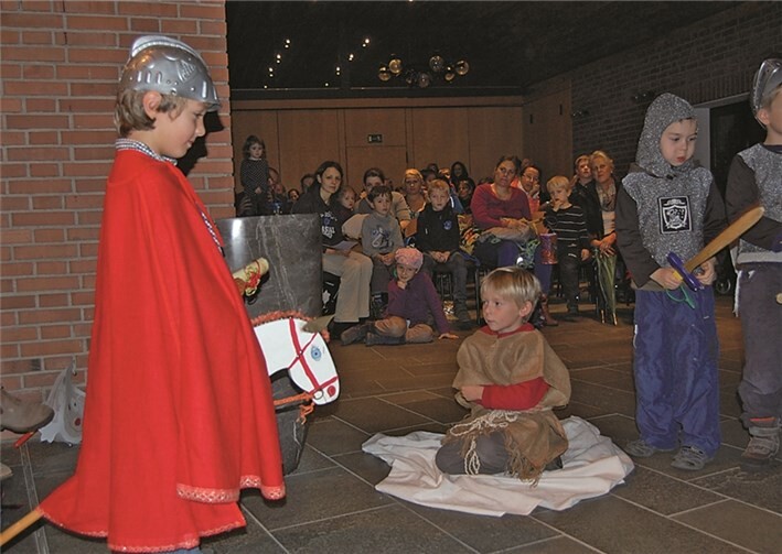 Die Vorschulkinder führten ein kleines Theaterstück zu der Legende des heiligen Martin auf.  Privat