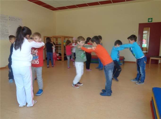 Die Vorschulkinder lernen kritische Situationen besser einzuschätzen.