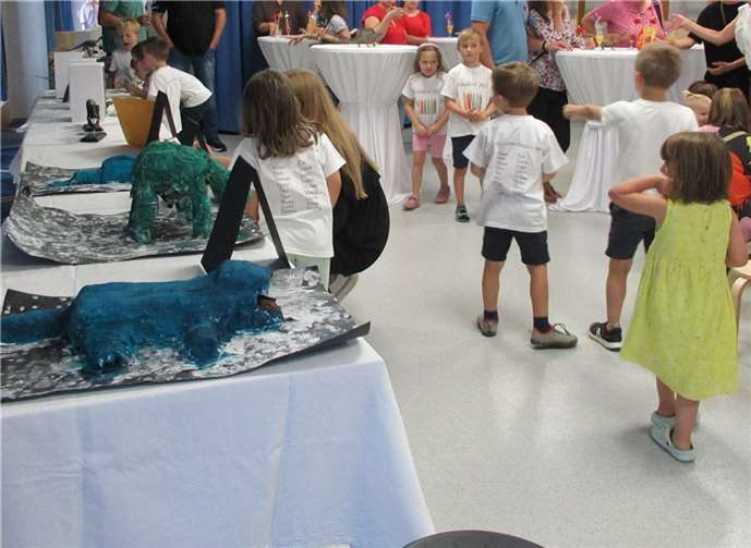 Die Vorschulkinder präsentieren ihr Projekt bei der Abschiedsfeier.  Foto: privat