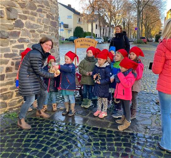 Die Vorschulkinder sammelten mit ihrem Plätzchenverkauf 425 Euro.  Foto: privat