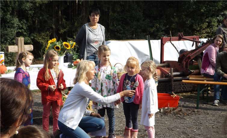 Die Vorschulkinder trugen sicher die Fürbitten vor. Privat