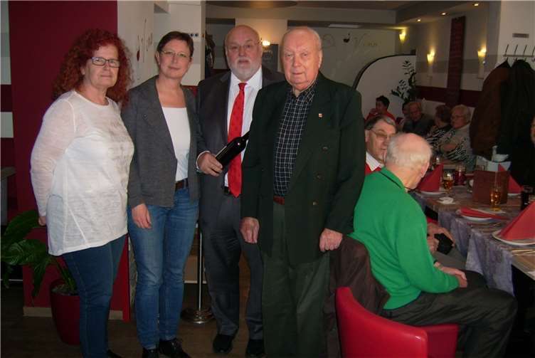 Die Vorsitzende Hedi Schenk mit Karin Küsel-Ferber, Dieter Klöckner und dem Ehrenvorsitzenden Willi Böhm.privat