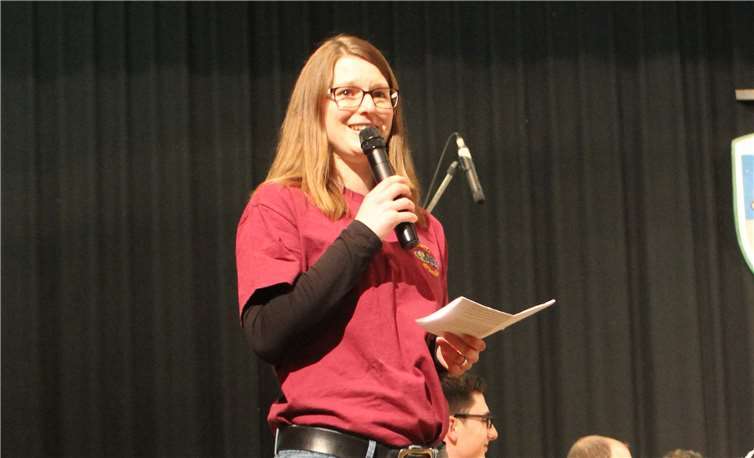 Die Vorsitzende der Mosella-Musikanten, Eva Christ, führte charmant durch das abwechslungsreiche Programm des ersten Blasmusikfestivals.