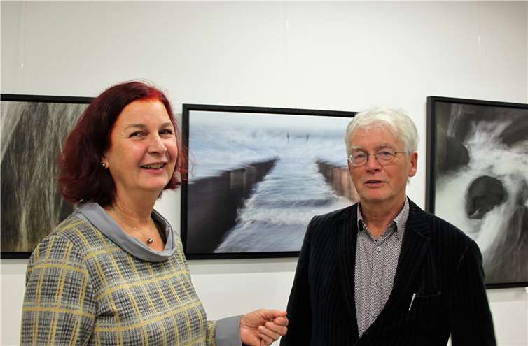 Die Vorsitzende des Hospiz-Vereins Rhein-Ahr, Ulrike Dobrowoly, und Referent Dr. Andreas Reuther.