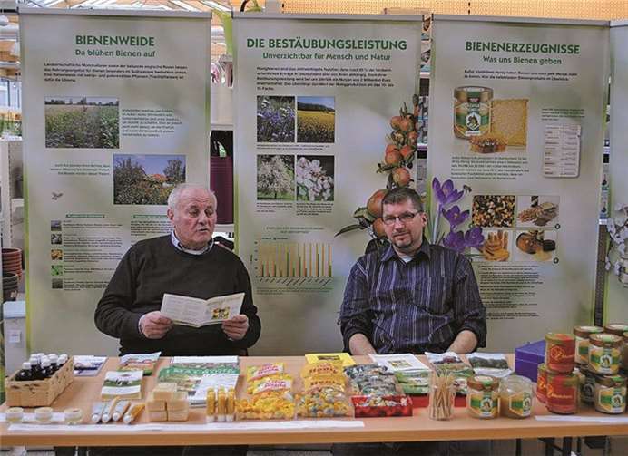 Die Vorsitzenden des Vereins, Horst Engelstädter und Heiko Lemke am Informationsstand des Vereins.privat