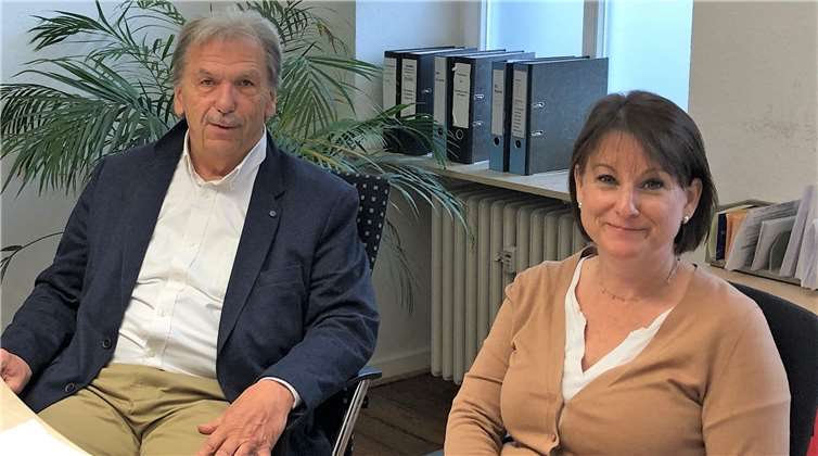 Die Vorsitzenden von Haus & Grund, Ellen Grünewald und vom Mieterbund, Dietrich G. Rühle, raten sich gegen den Gebührenbescheid zu wehren.Fotos: FF