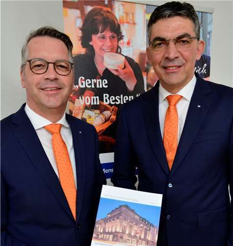 Die Vorstände Stephan Breser (l.) und Walter Müller präsentieren den Geschäftsbericht der Volksbank Koblenz Mittelrhein, mit dem sie sehr zufrieden sind. HEP