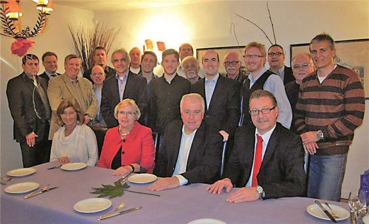 Die Vorstände der Orts- und Gemeindeverbände der CDU im Wahlkreis 13 trafen sich mit Guido Ernst (v. Reihe 2.v.r.) zu einem Gedankenaustausch im Wirtshaus "Zum Weissen Ross" in Bad Breisig.privat