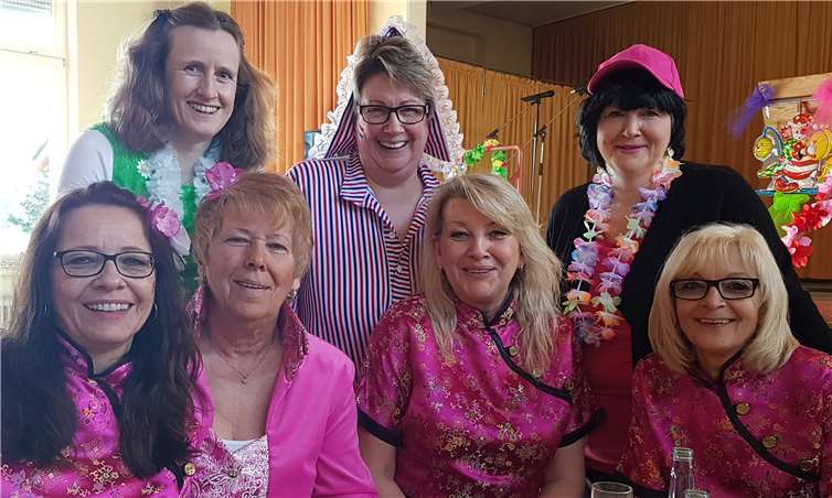 Die Vorstandsdamen der Nachbarschaft Rauschermühle rund um Amtfrau Inge Herrlein (sitzend 2. von links) hatten einen tollen Nachmittag vorbereitet. Foto: privat