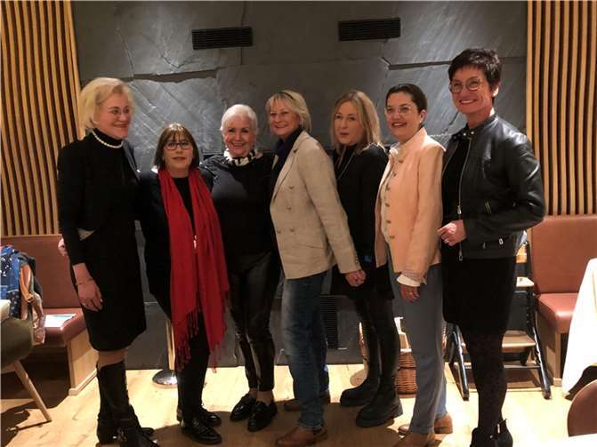 Die Vorstandsdamen trafen sich gut gelaunt zum gemeinsamen Abendessen.´ Foto: CDU Frauenunion Kreis Ahrweiler