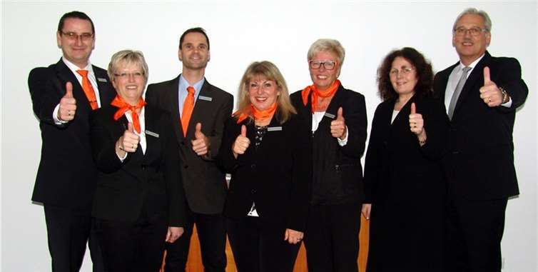 Die Vorstandsmitglieder Elfi Rheinbay und Klaus Müller bedankten sich für die langjährige Unterstützung und das Engagement der Mitarbeiter, denn kompetentes Personal ist ein entscheidender Erfolgsfaktor der Raiffeisenbank Mittelrhein eG.privat