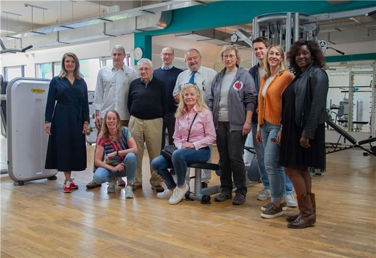 Die Vorstandsmitglieder der jeweiligen Vereine im MSV Sportforum trafen sich, um auf die gemeinsame Zusammenarbeit anzustoßen. Foto: privat