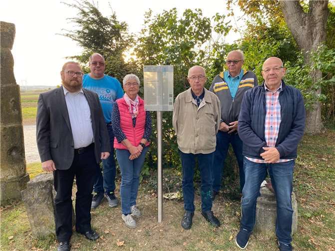 Die Vorstandsmitglieder des Fördervereins freuen sich mit Diakon Michael Przesang (li.) und dem Gemeindereferenten Markus Alt (2.v.li.) über die neue kultur-touristische Attraktion und hoffen, dass viele Touristen, Einheimische und natürlich auch Orgelfreunde zur Schwanenkirche kommen. Foto: Albert Jung