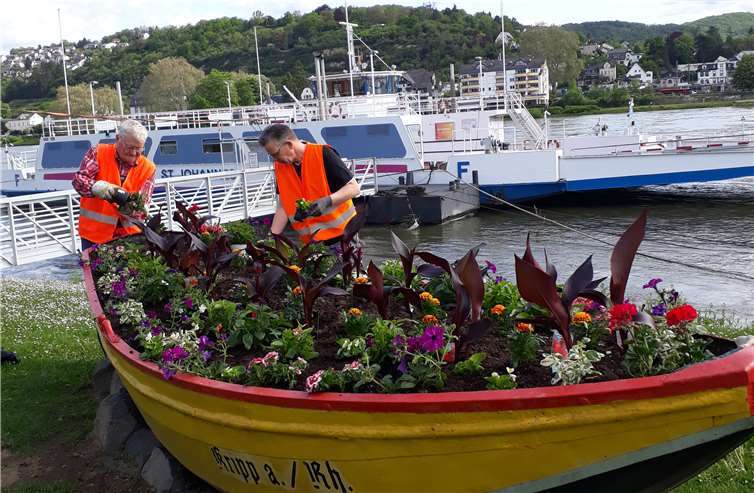 Die Vorstandsmitglieder sorgten wieder dafür, dass Kripp im Sommer schmuckvoll und einladend aussieht. Foto: privat