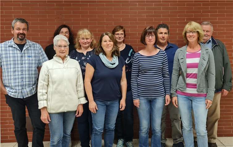 Die Vorstandsmitglieder (v.l.) Bernd Sölter; Gertrud Weinand; Michaela Münzel; Andrea Müller-Scharrenberg; Sabine Brummer; Petra Uekermann; Dr. Alexandra Deubel; Gerhard Hendges; Nicole Montabaur; Werner Geiermann, es fehlen: Erich Remmel; Thomas Preiss.Fotos: privat