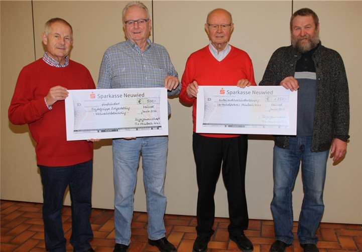 Die Vorstandsmitglieder vor der Scheckübergabe (von links): Leo Evers, Norbert Poveleit, Adolf Zils und Heinz Nink.privat