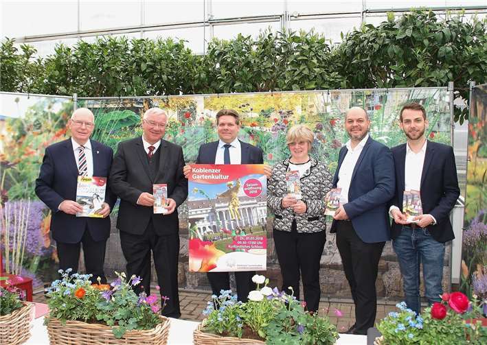 Die Vorstellung des diesjährigen Programms zur Koblenzer Gartenkulturübernahmen v.li. Ernst H. Lutz, Oberbürgermeister Joachim Hofmann-Göttig,Andreas Drechsler, Dr. Angela Kaiser-Lahme, David Gunst und Marvin Schuth. Fotos: US