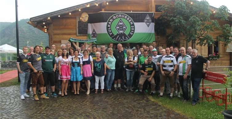 Die Vulkan-Borussen-2012 vor der Almhütte in Andernach.Privat