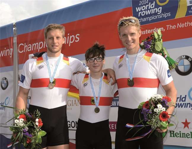 Die WM-Bronzemedaille für den deutschen Zweier mit Steuermann - (V.l.) Alexander Egler (Hannover), Jonas Wiesen (Treis-Karden/Brieden) und Peter Kluge (Celle) haben einen gelungenen Wettkampf absolviert.privat