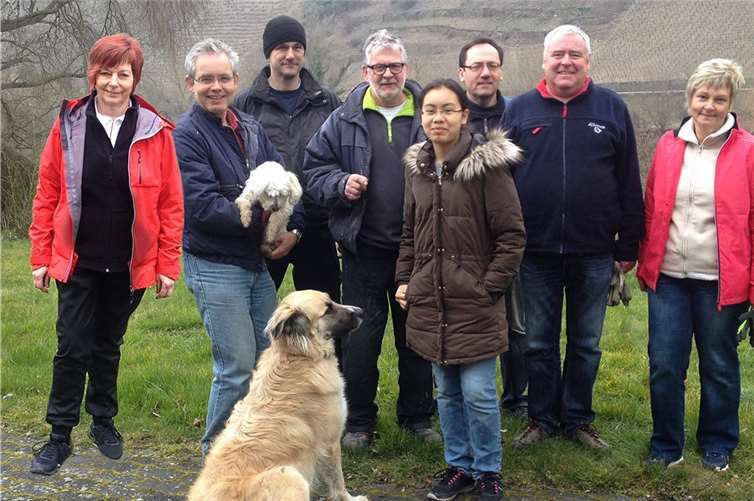 Die WSC-Helfer mit ihren Maskottchen Eddie und Balu nach dem Frühjahrs-Arbeitstag. privat