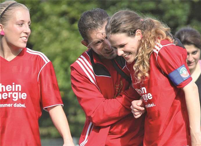 Die Wachtberger Spielerinnen freuen sich über ihren Sieg. privat